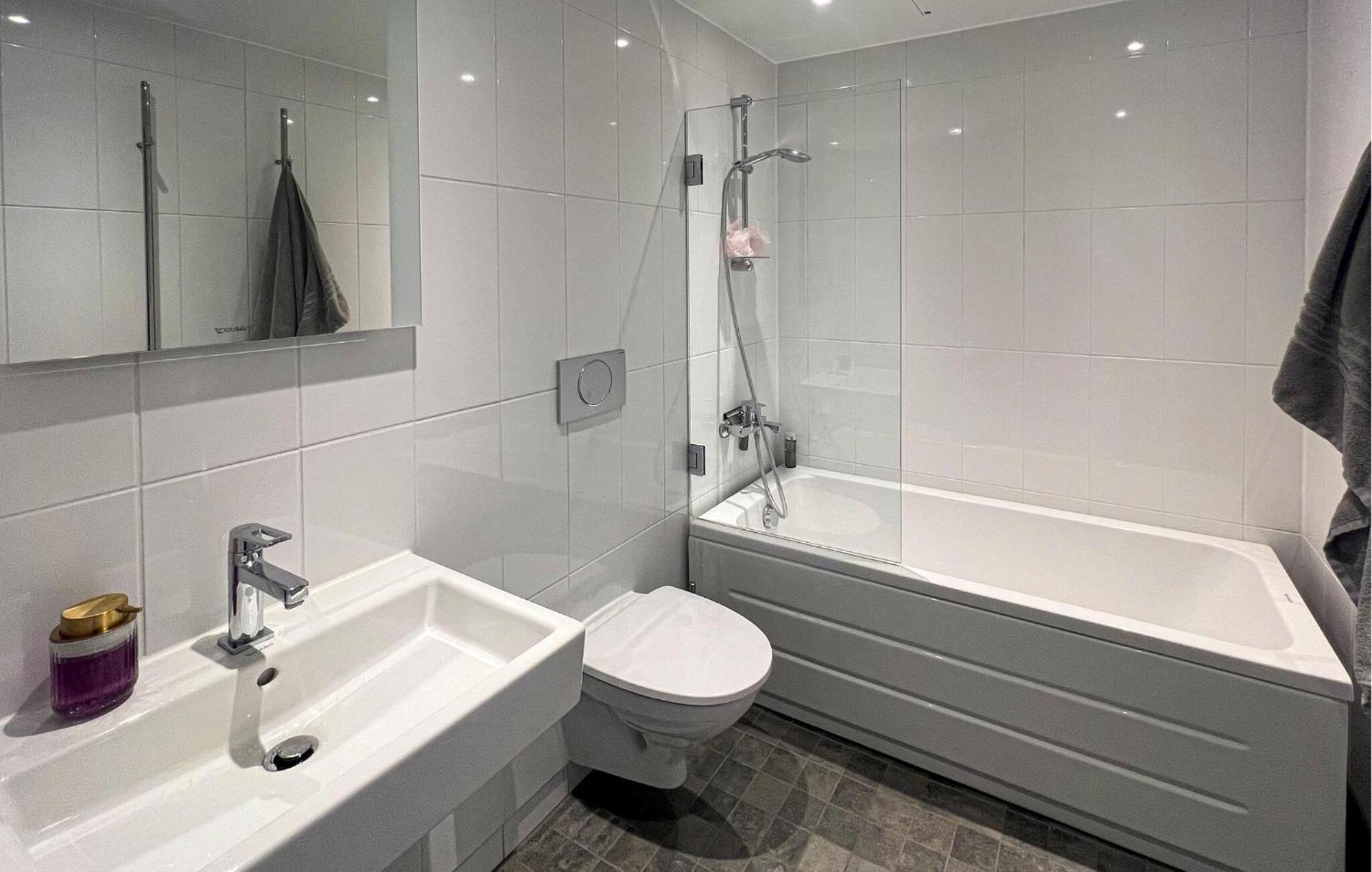 2 Bedroom Gorgeous Apartment In Stockholm Bagian luar foto
